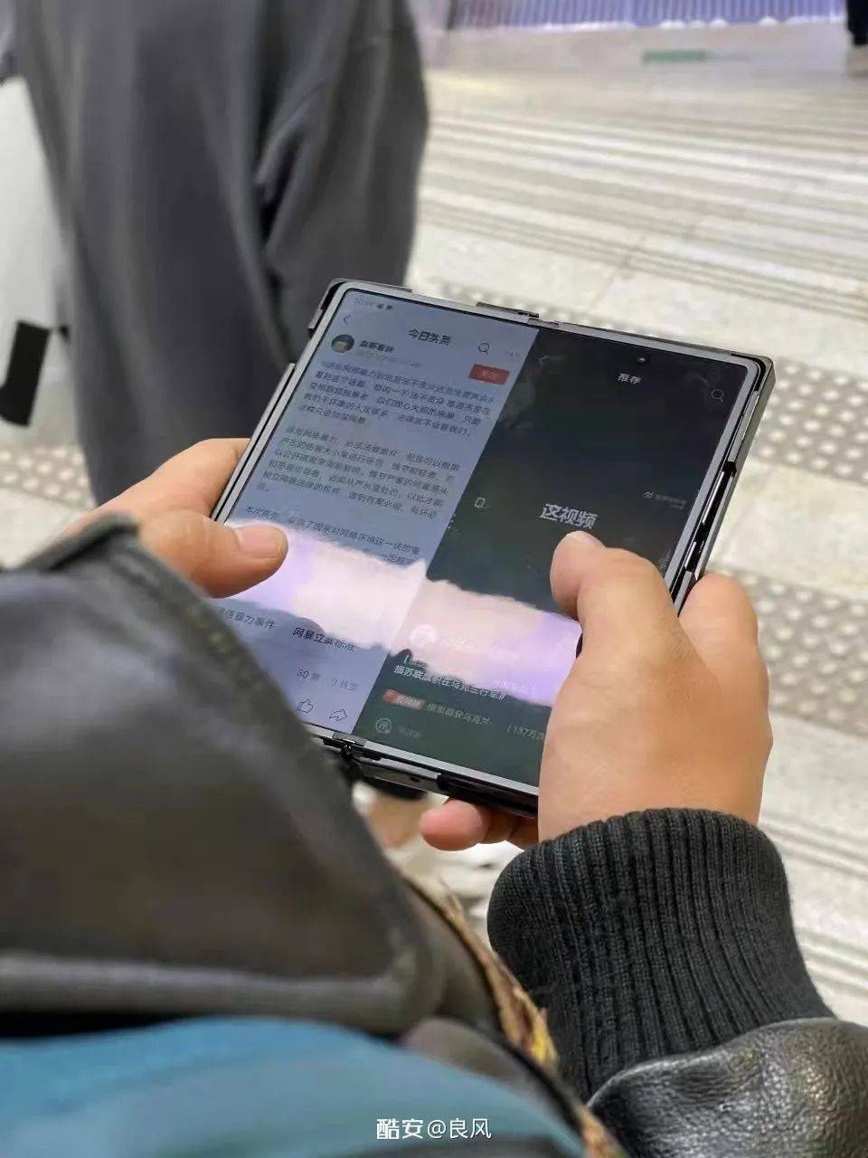 Gen|【旗舰】vivo首款折叠屏XFold现身地铁 真机折痕好像还行？