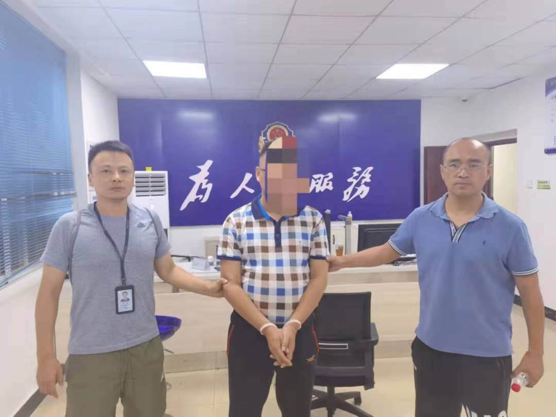 专案组派出多个侦查小组,辗转四川,广东,广西,海南,河南,湖南等地,并