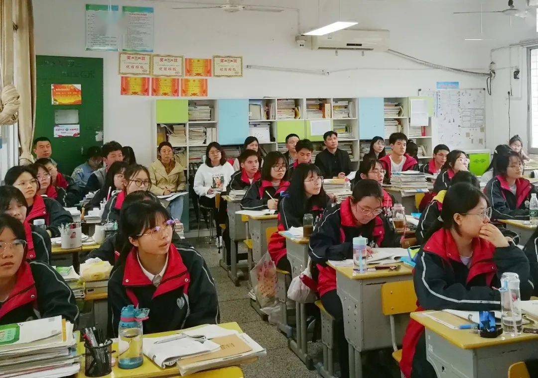 浏阳市第四中学聚焦课堂提质建设生本课堂