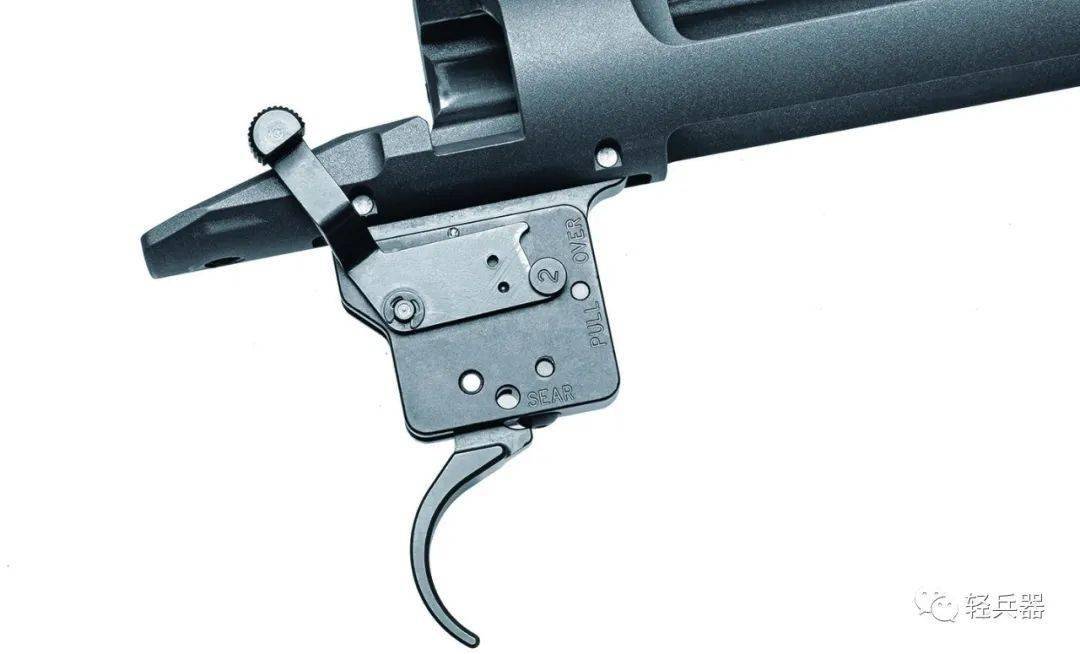 hunter系列扳机保险位置特写可以看出,握把中间采用了膨大设计国外