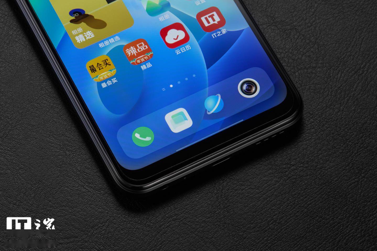 【IT之家开箱】vivo Y33s 5G 手机图赏：清蓝微光，经典深邃