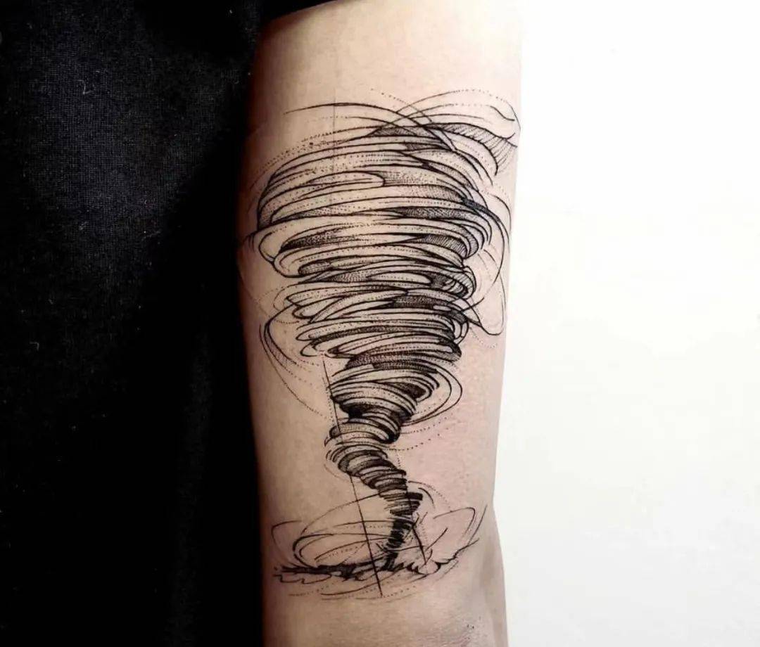 大自然的怒吼龙卷风纹身