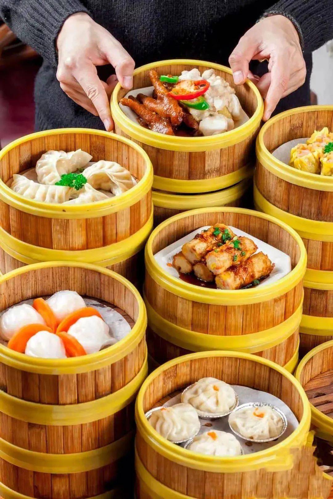 广东人喜欢齐聚茶楼叹早茶699元享丰圆轩34人餐吃丰圆轩虾饺皇豉汁蒸