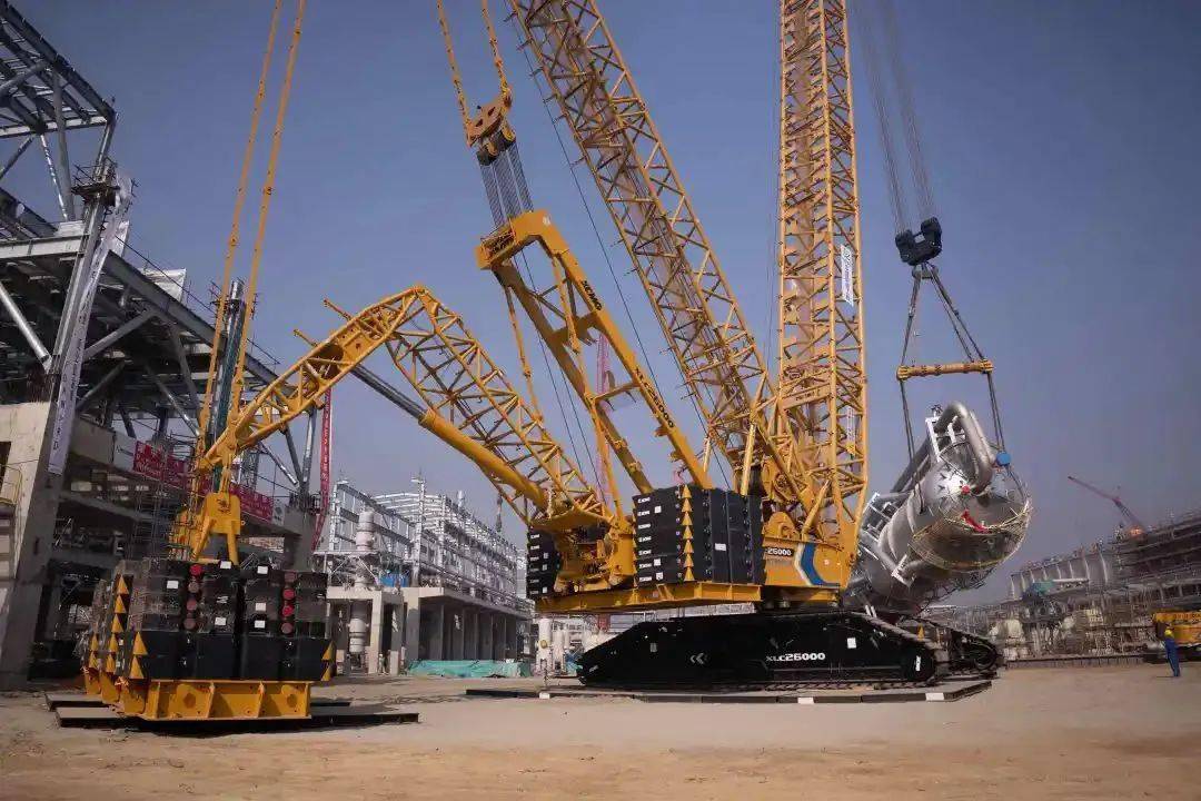 力擎603吨汽提塔xlc26000型2000t履带吊孟加拉gf项目完美首秀