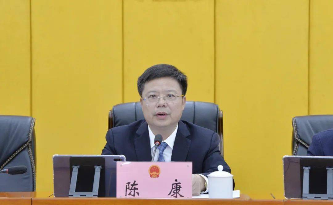 市人民政府副市长李俊宏,市中级人民法院院长尹贵贤,市人大常委会一级