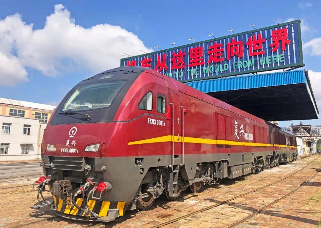 fxn3型内燃机车开始整车试验装用的高速柴油机获瞩目