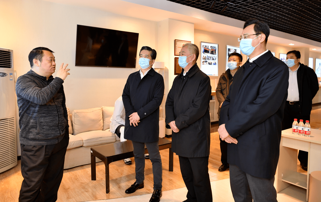 区委书记杨兵,区委副书记,区长孙剑楠参加.