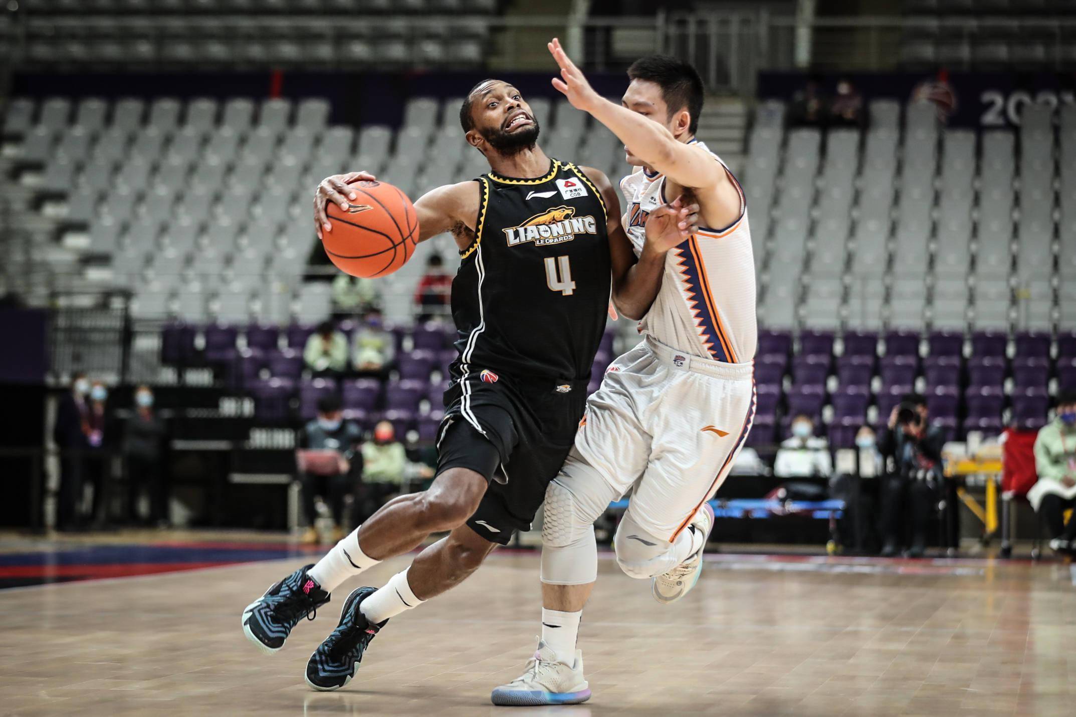 篮球cba第三阶段辽宁本钢胜上海久事