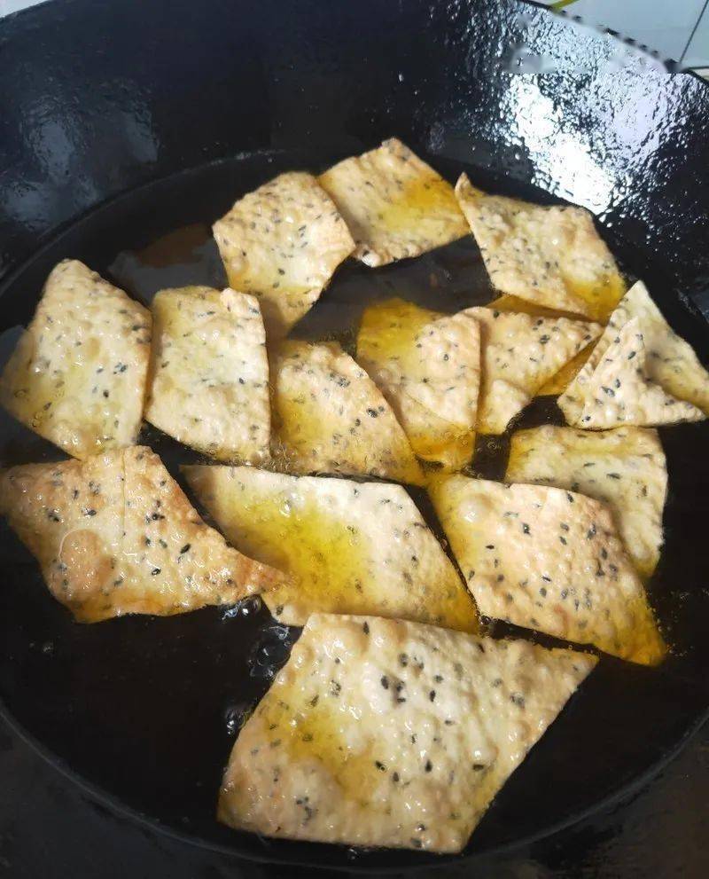 河南炸麻叶薄脆焦黄酥脆吃一次想半年炸薄脆麻叶子