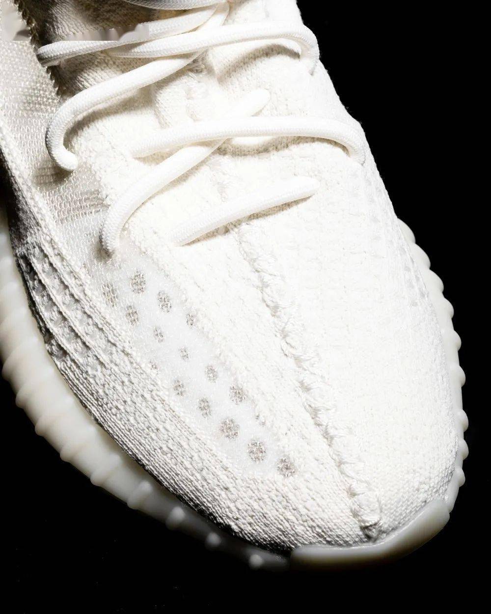 视觉 今年春天最难抢的小白鞋！「纯白」Yeezy 350 又来了！提前开箱上脚！