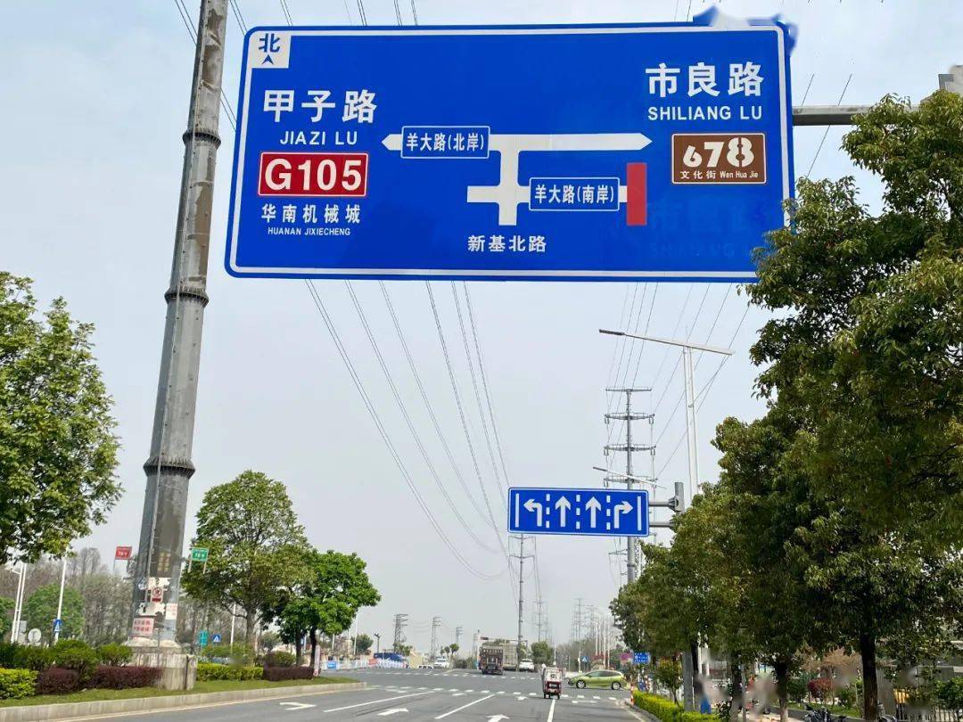 伦教一路牌指示错误小车误入掉头造成塞车