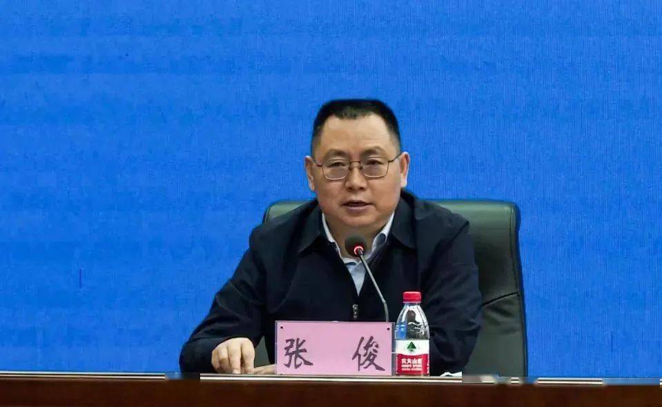 遵义市生态移民局张俊副局长:感谢各位媒体记者朋友对我市易地扶贫