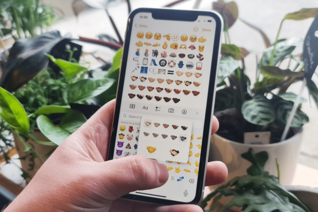 图样|苹果新出“男孕妇”emoji表情？设计又引起争议了！