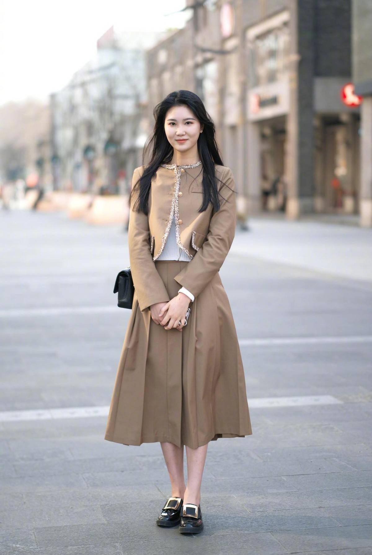 杭州的美女好适合优雅的裙子体现精致美看着也很有气质