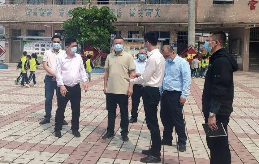 接种工作县人大常委会副主任文红妹到连麦镇督导疫苗接种工作县人大常