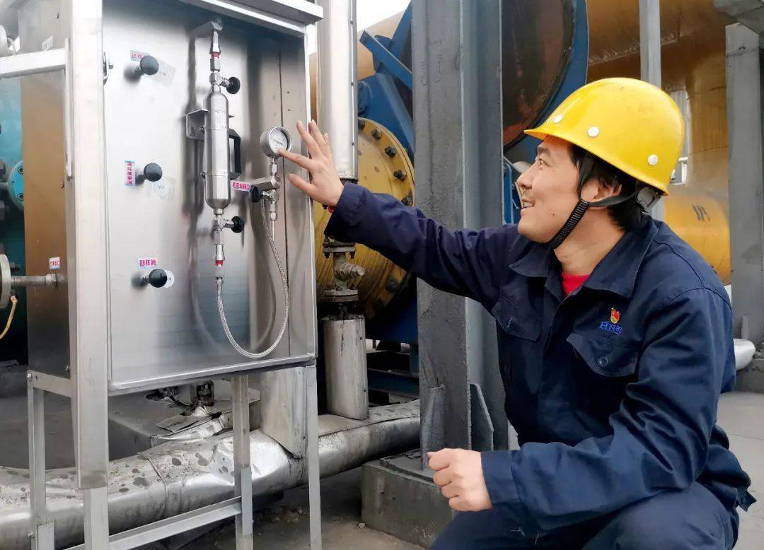 去年年中,由于工作出色,王修己被任命为转化车间主任,从技术管理人员