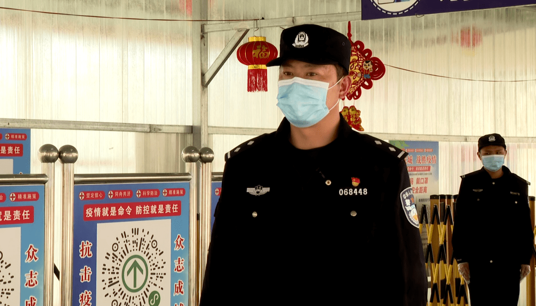 镇雄县以勒镇派出所指导员 龚海(高铁站)分进站口和出站口总共是两个