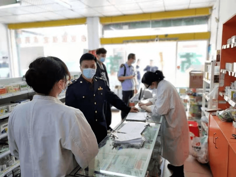 奮戰一線 築牢疫情防控網面對當前嚴峻的疫情防控形勢,宜春市袁州區