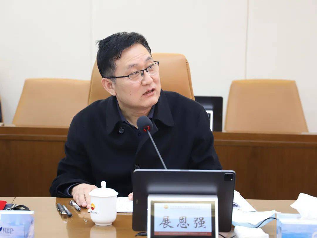  左右滑动进行查看>公司执行董事,党委书记齐振林强调,煤炭地下气化是