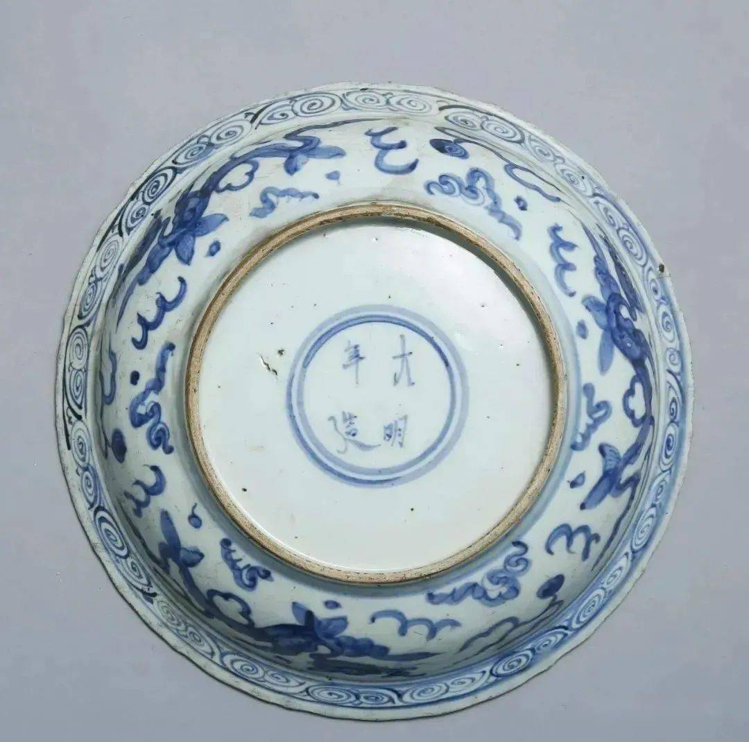 故宫馆藏明中期瓷器底足款识52件瓷器