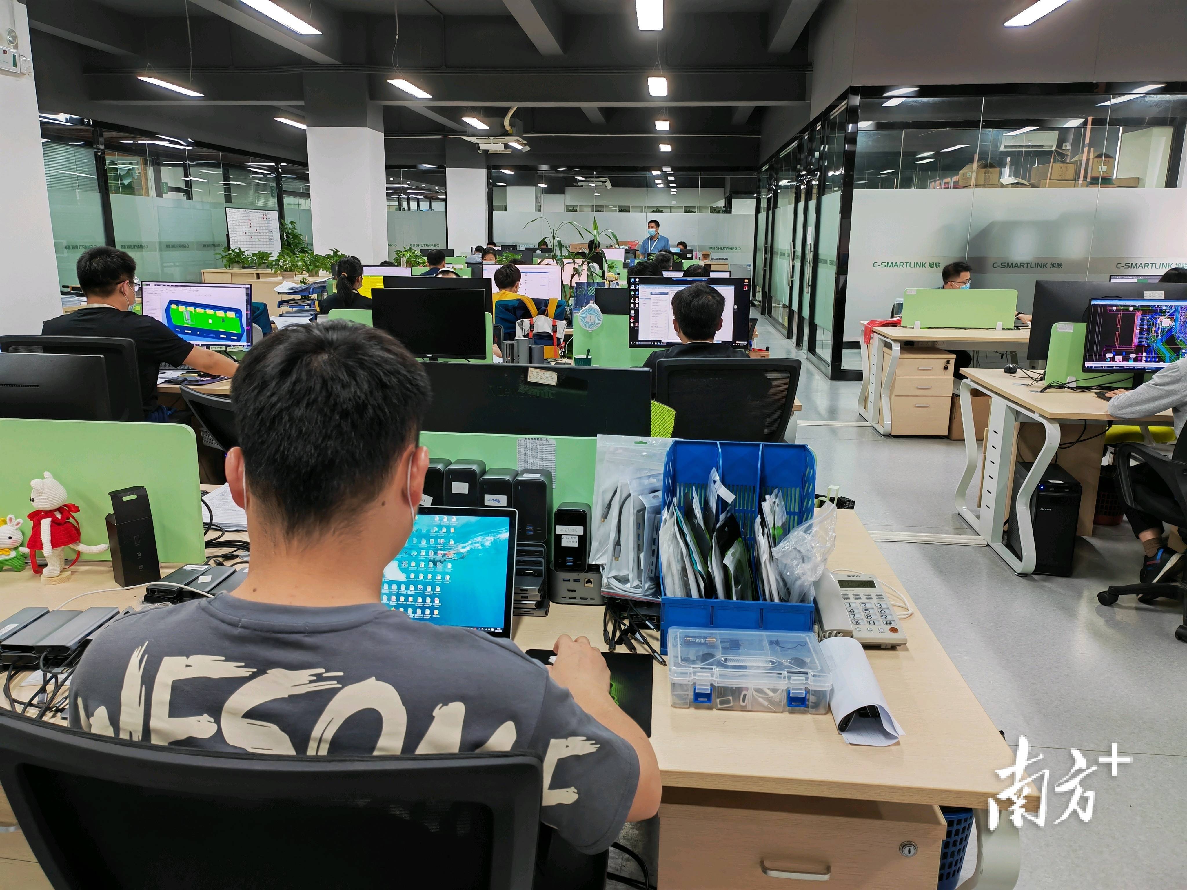 伟合佳公司则是去年10月刚刚从光明新区迁至园山街道西坑社区的一家科技