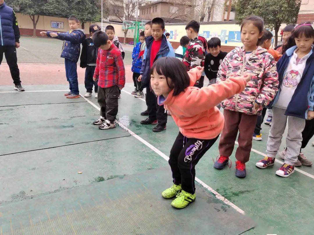 小兔子白又白,蹦蹦跳跳真可爱——洛阳市实验小学立定跳远比赛纪实