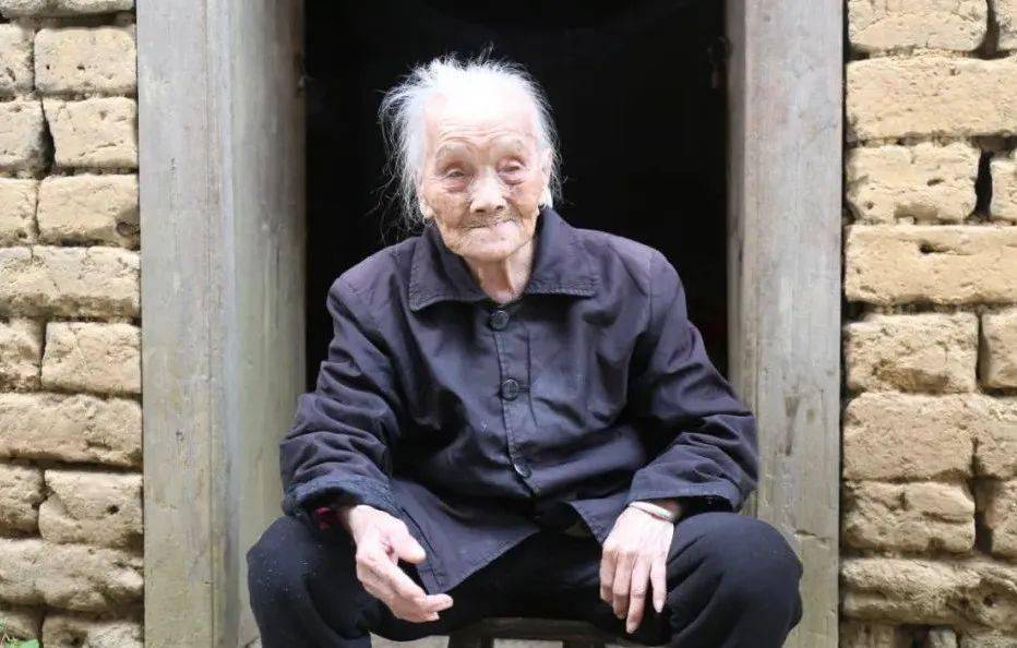 10个孙子孙女,容科祥,106岁, 立龙村委立龙村一起来领略白沙百岁老人