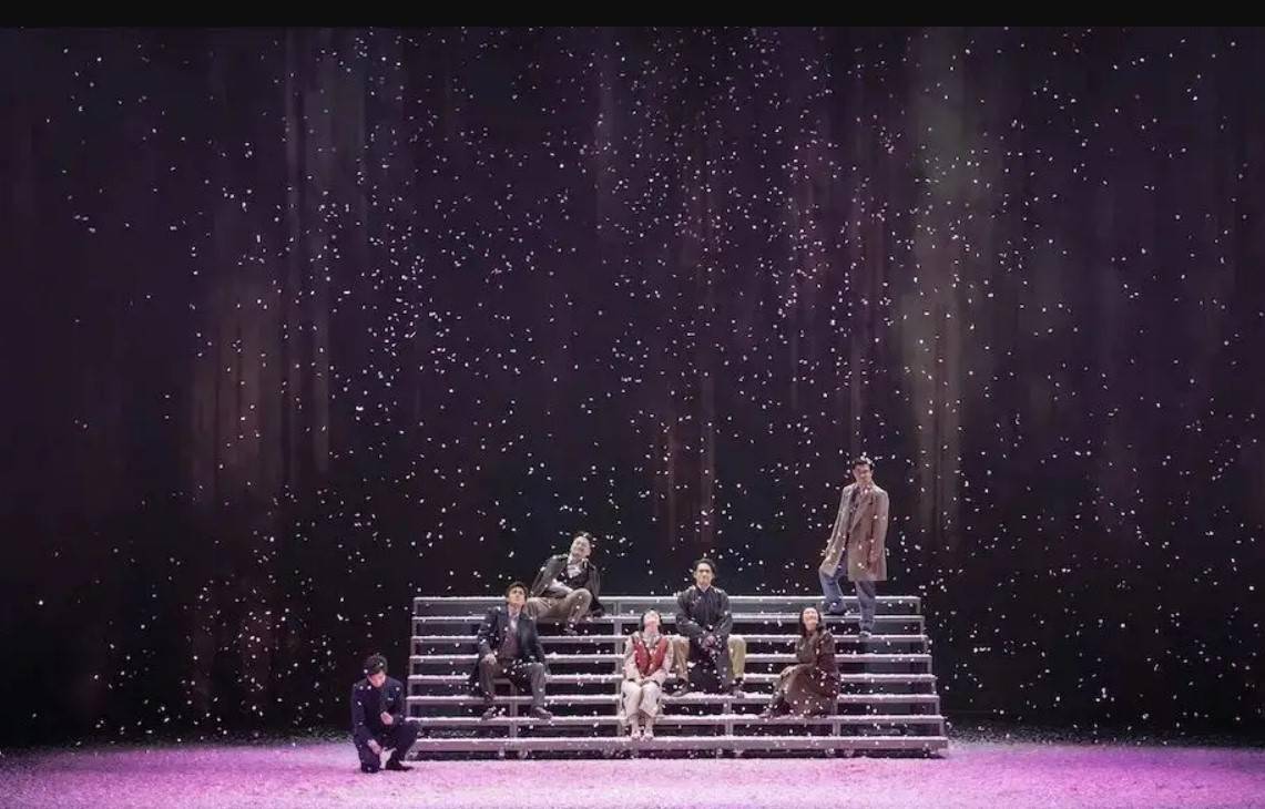 员工收到特别礼物——《前哨》牌"只有一块"沙琪玛_话剧_演出_青年