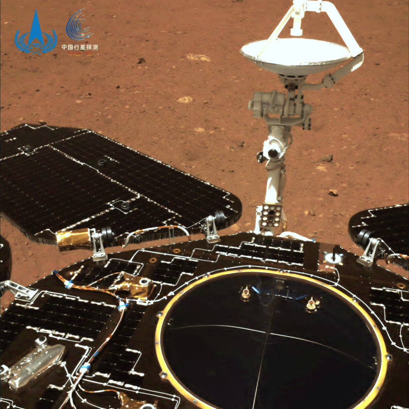 影像|“祝融号”再次传回自拍照：火星车表面已积累一层沙尘