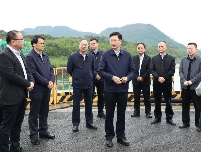 市委书记何朝建先后来到兴宾区,合山市,迁江工业园区,就当前经济运行