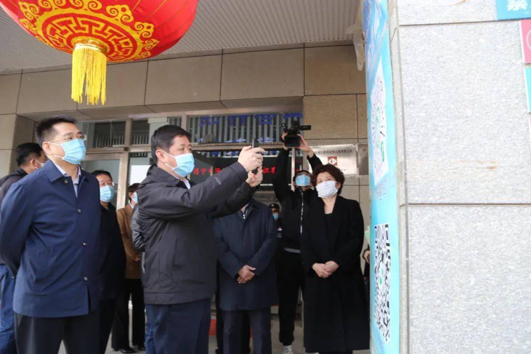 王征宇一行先后来到包头铁道职业技术学院,包头机械工业学校,包头市二