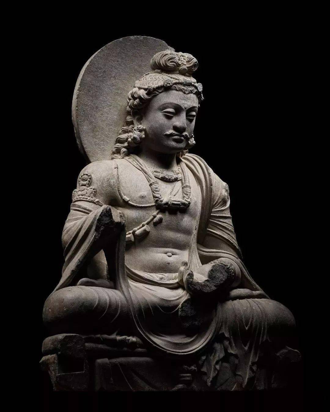 《佛国记》里曾经记下一个有关制作弥勒像的神奇故事:据说,当时在印度