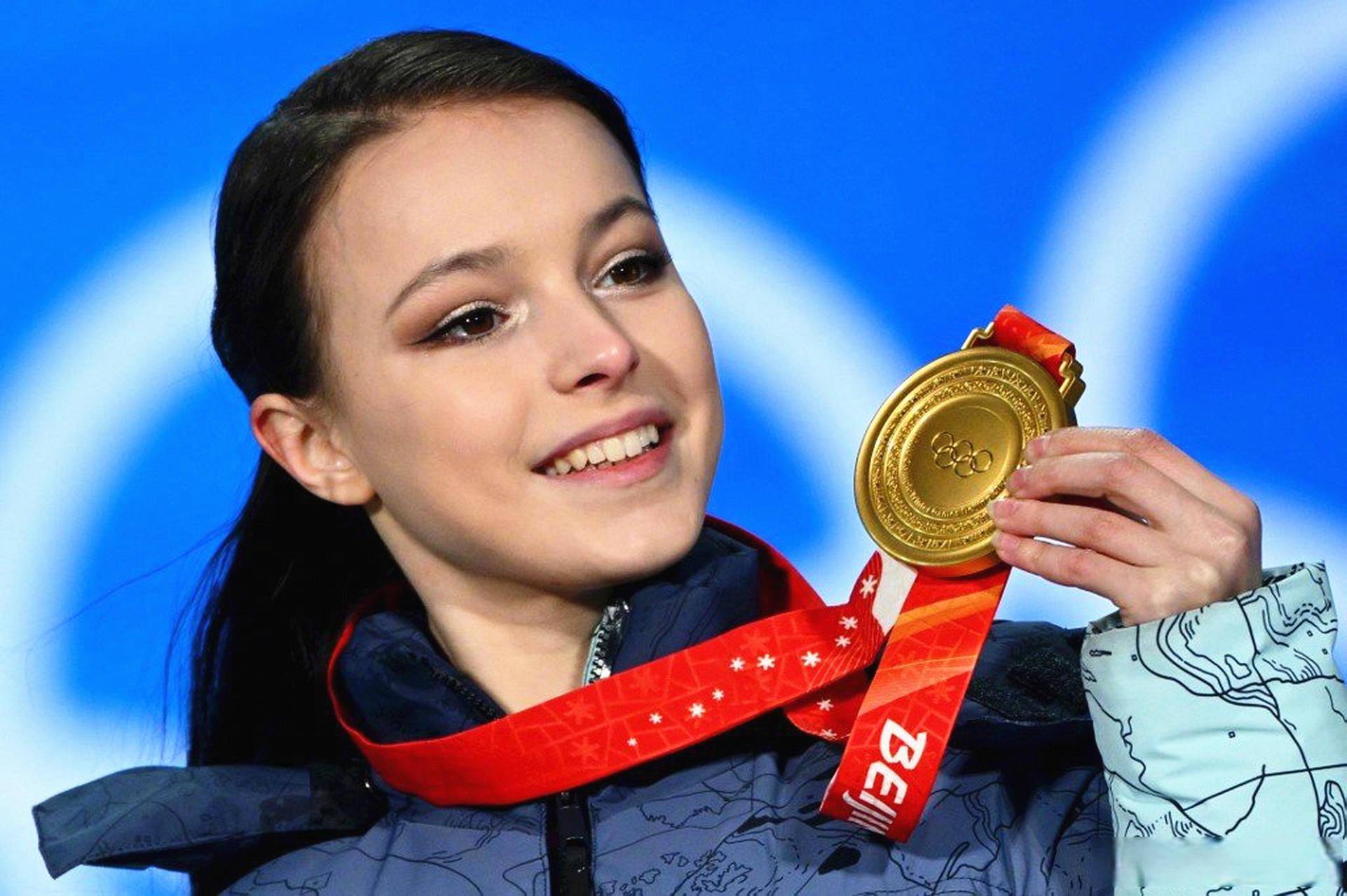 不甘心谢尔巴科娃晒2021冠军照怀念世锦赛如今无奈转型当教练