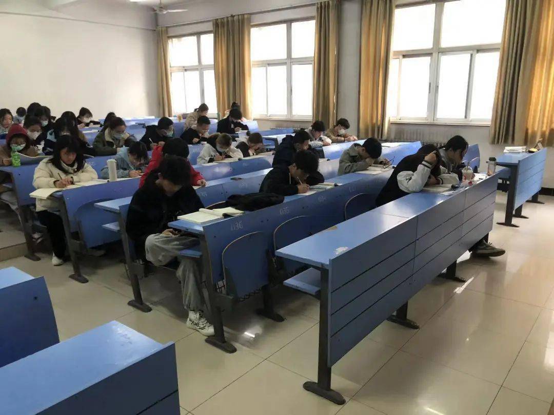 【我为同学做件事】学业帮扶_陈雪蛟_植保_邢萍萍