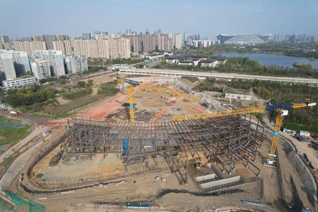 锦城湖畔拓高乐封顶