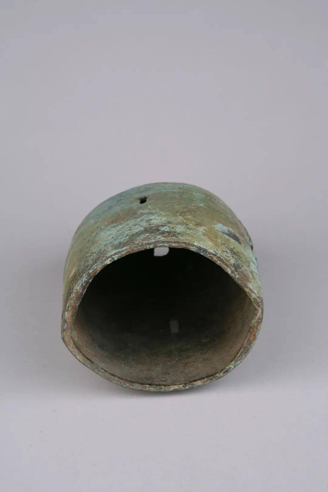 【看古今】国家一级文物——汉蛇纹铜钮钟