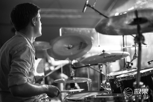 荣耀耳机卷疯了！音质、降噪、快充多方位碾压，隐藏buff吸睛满分