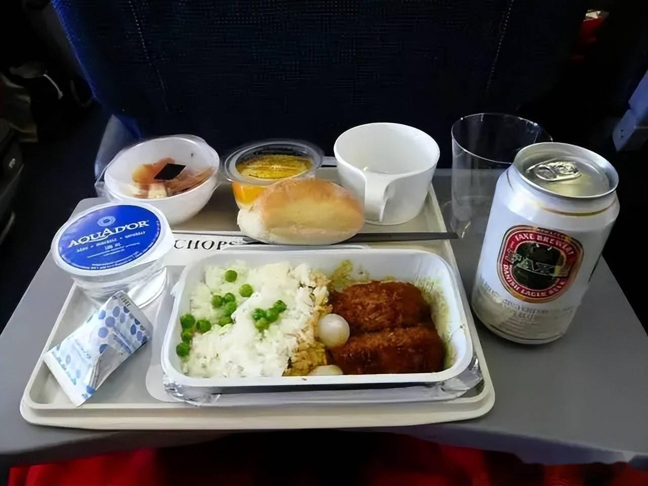 飞机机舱里的味道是来自哪里?_气味_来源_图片