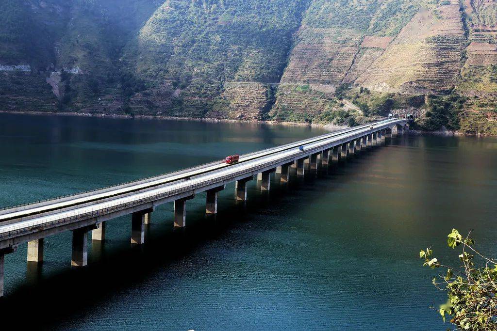 中国最美公路雅西高速川西生态画廊
