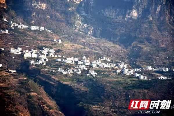 悬崖|足球踢出去 直播留下来 崎岖大凉山里走出追梦路