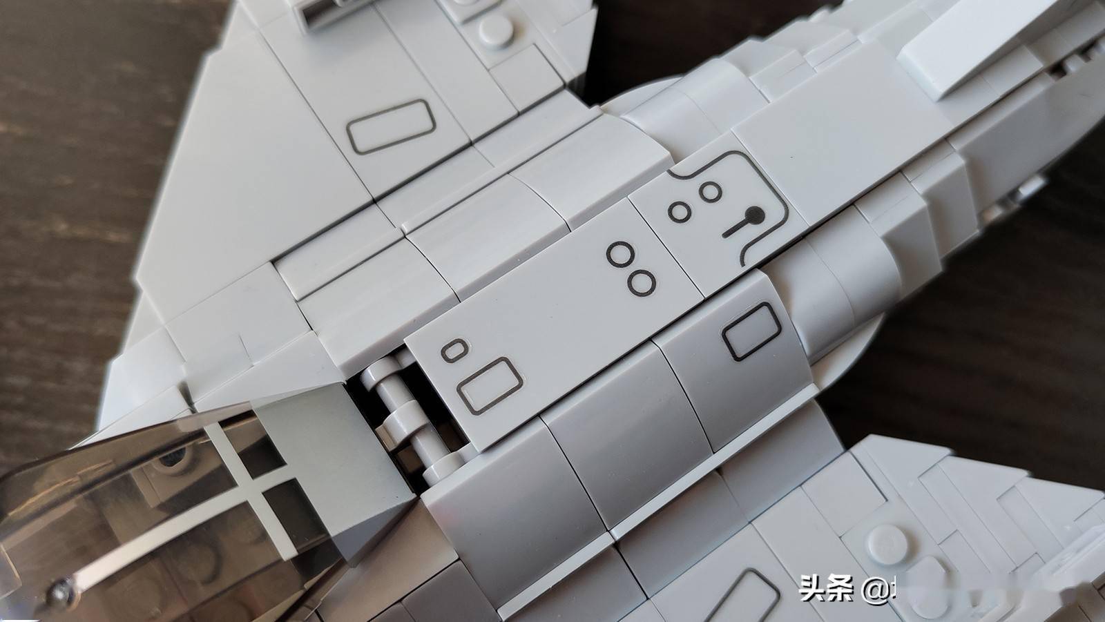 用积木打造传奇战机这架小鲁班的米格15比斯表现如何呢