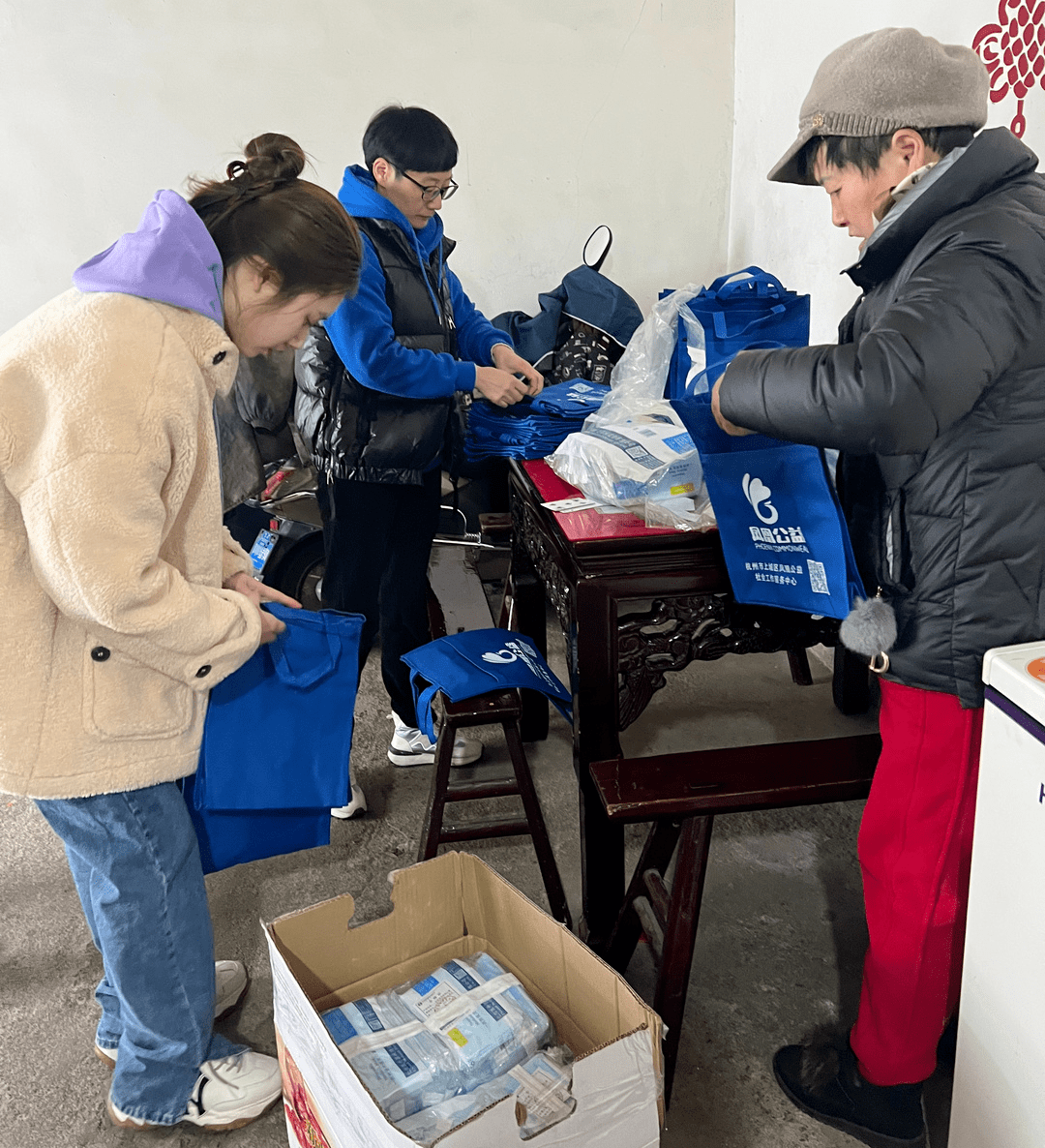 抗疫暖心故事舍小家顾大家忙抗疫为百丈人点赞