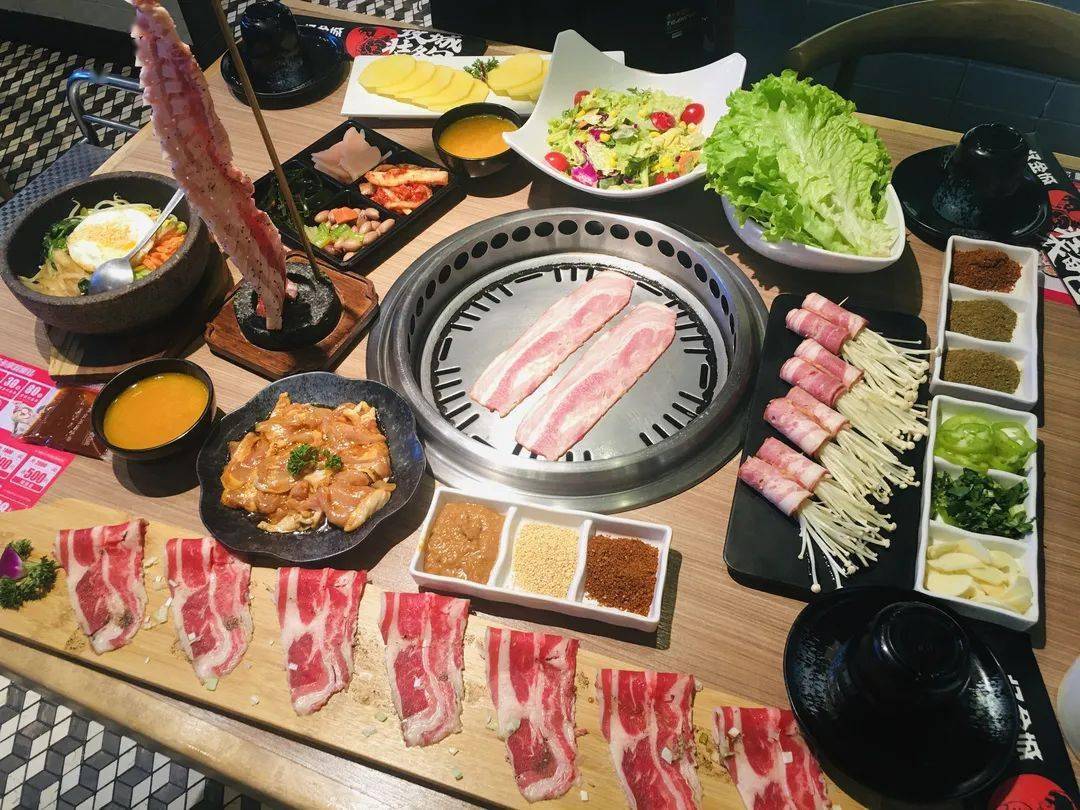 勒泰商圈权金城烤肉超值烤肉套餐129元抢一米牛五花旋风猪五花拌饭馋