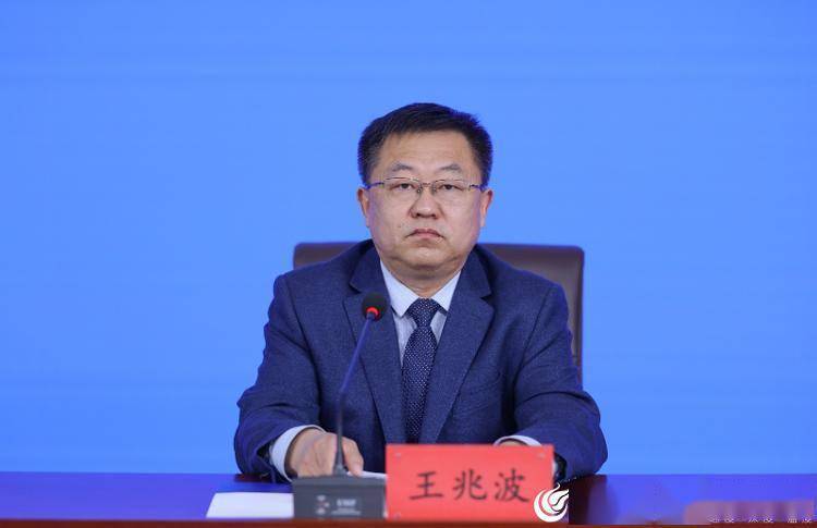 冠县人民政府党组成员,副县长王兆波就冠县物资保障情况作介绍