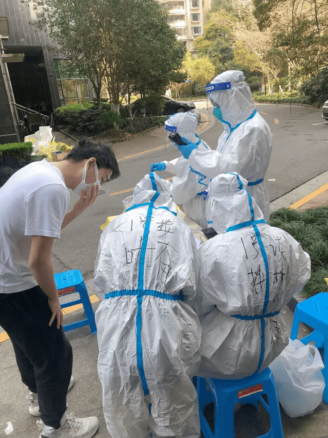 包含中国人民解放军第三中心医院跑腿挂号服务，深受患者信赖的词条