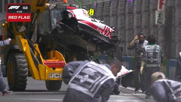 赛季|米克-舒马赫赛车严重撞墙出红旗，哈斯车队表示车手清醒已送医