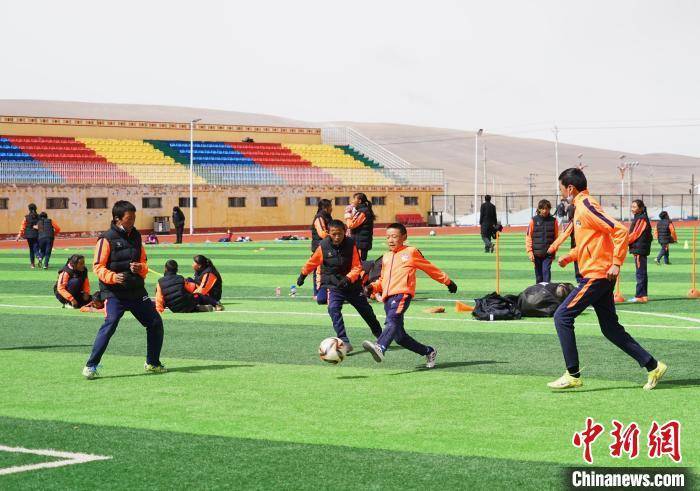 训练营|黄河源头青海曲麻莱开设青少年足球训练营