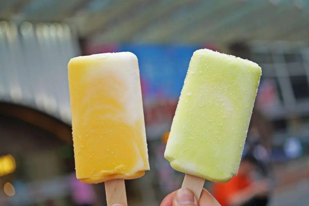 含了真实果汁,主打冰棒,吃起清爽不糊嘴巴.