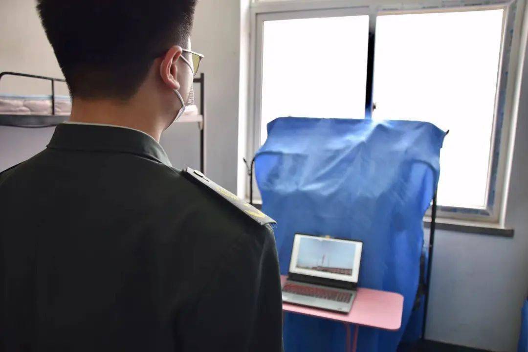 相聚云端,同心抗疫,红色传承——我校举行“云升旗仪式”