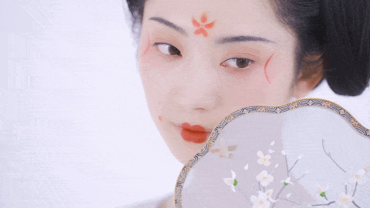 斑疹太神奇了！睡前花15分钟做这事，“色斑”没了，人也年轻好几岁！